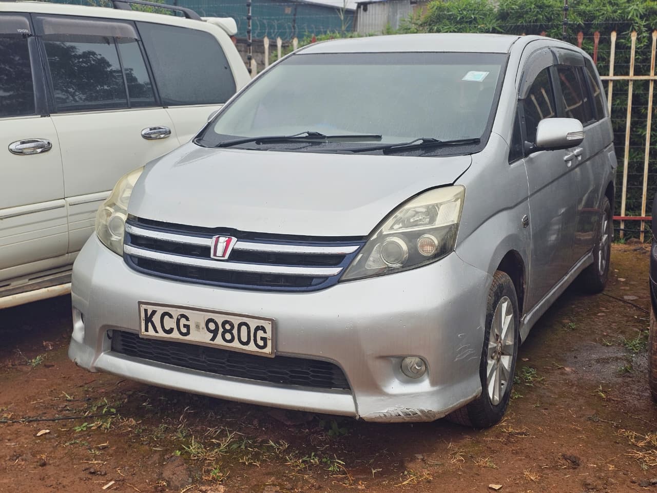 2010 TOYOTA ISIS